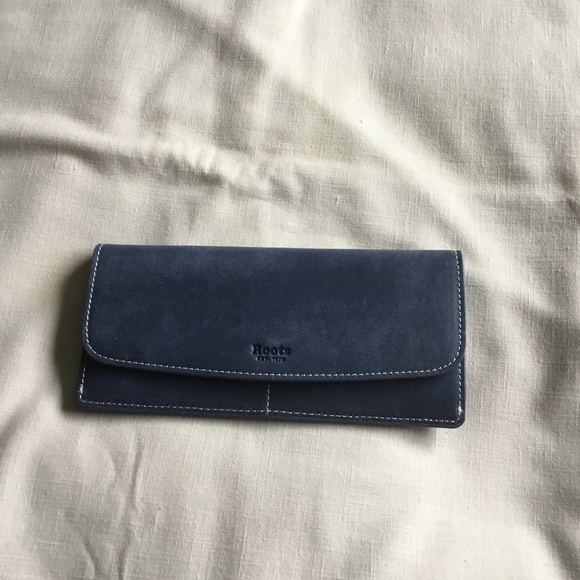 Roots Handbags - New Roots Wallet